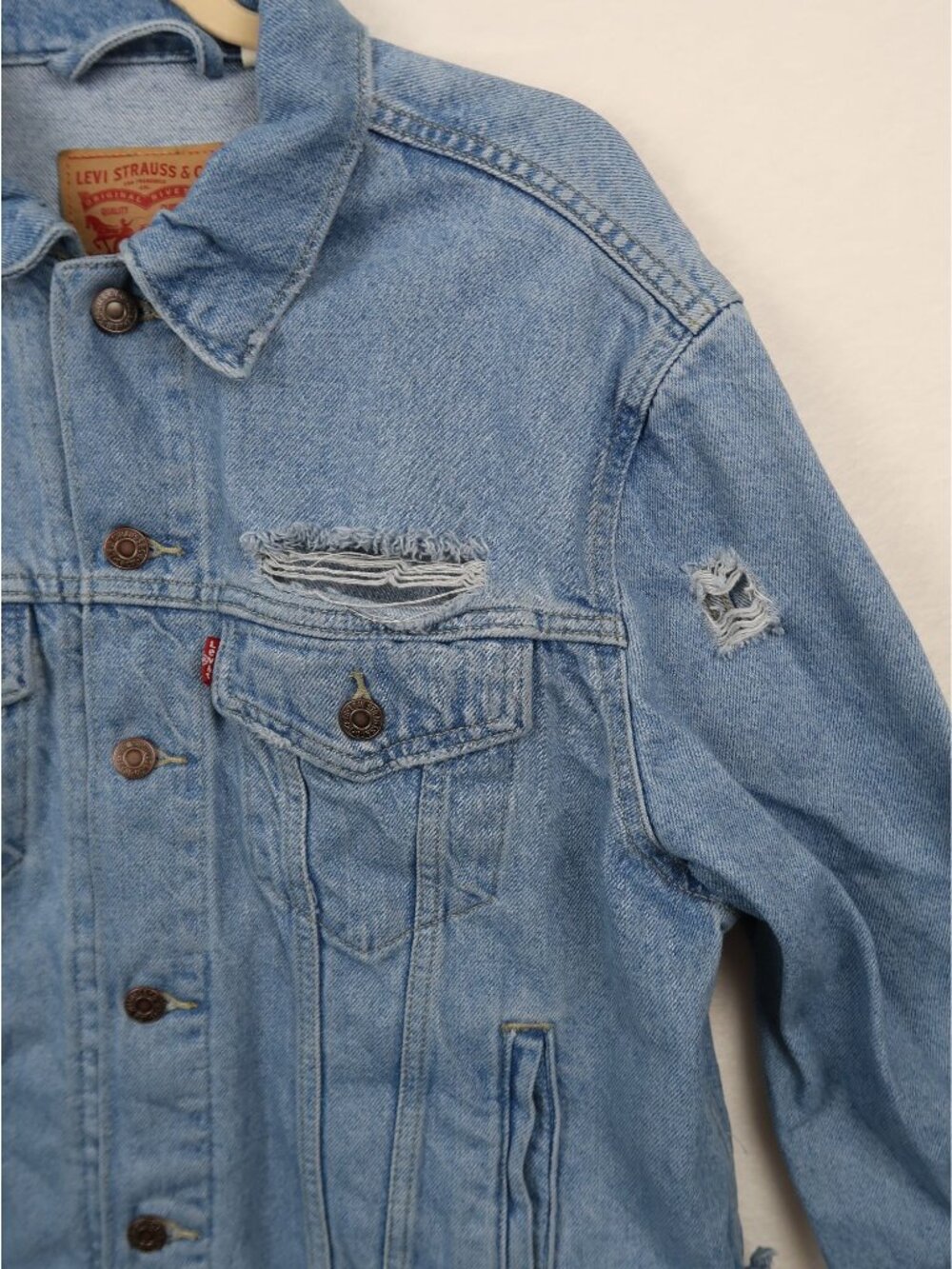 Levis XL Distressed Denim Jacket Blue 100% Cotton Light Wash - Picture 4 of 10